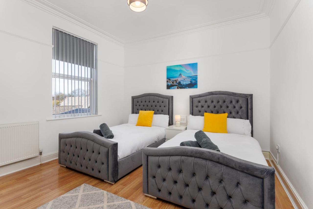 Flatzy - Huge 7 Bed House Close To Football Stadiums
