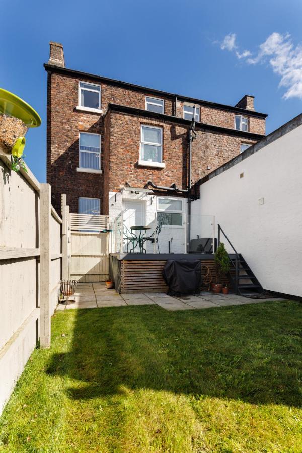 Flatzy - Huge 7 Bed House Close To Football Stadiums Holiday home