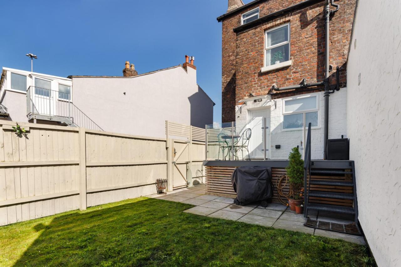 Flatzy - Huge 7 Bed House Close To Football Stadiums Holiday home Liverpool
