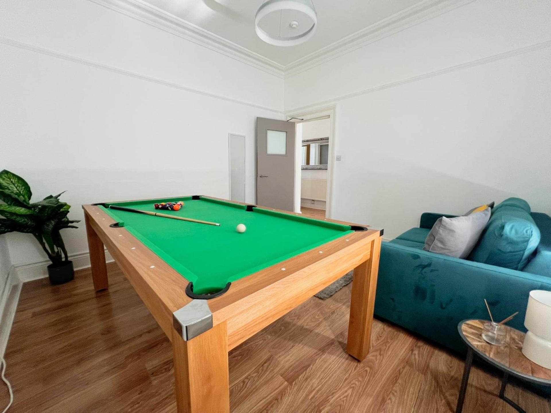 Holiday home Flatzy - Huge 7 Bed House Close To Football Stadiums *